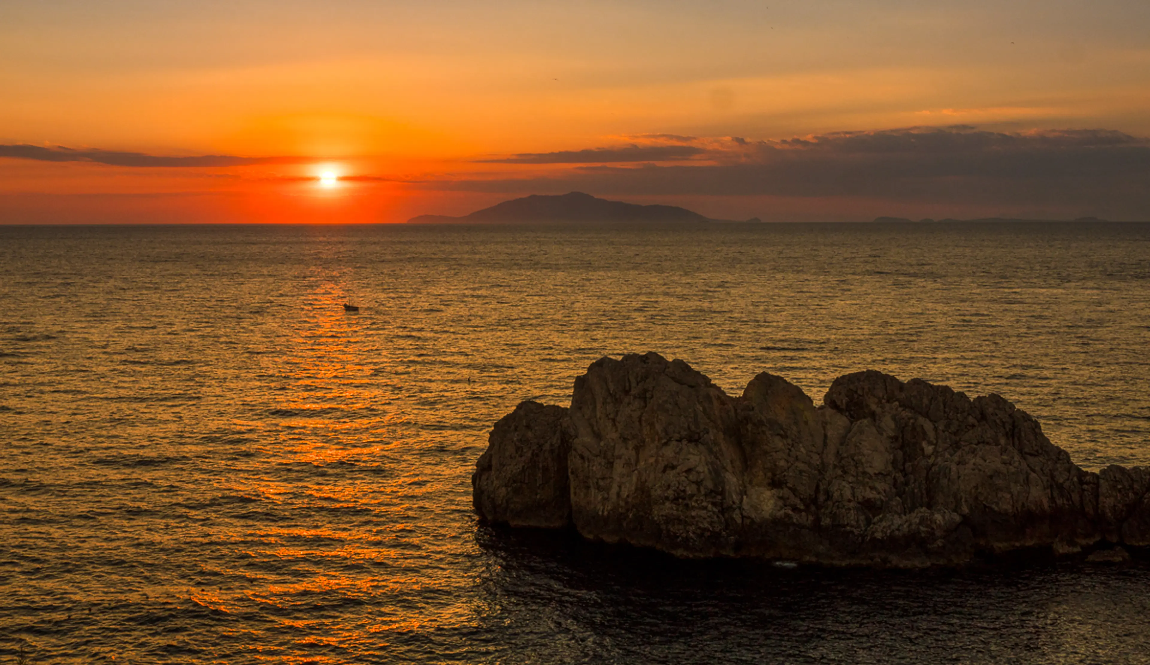 Maliblù Sunset — Faro di Punta Carena