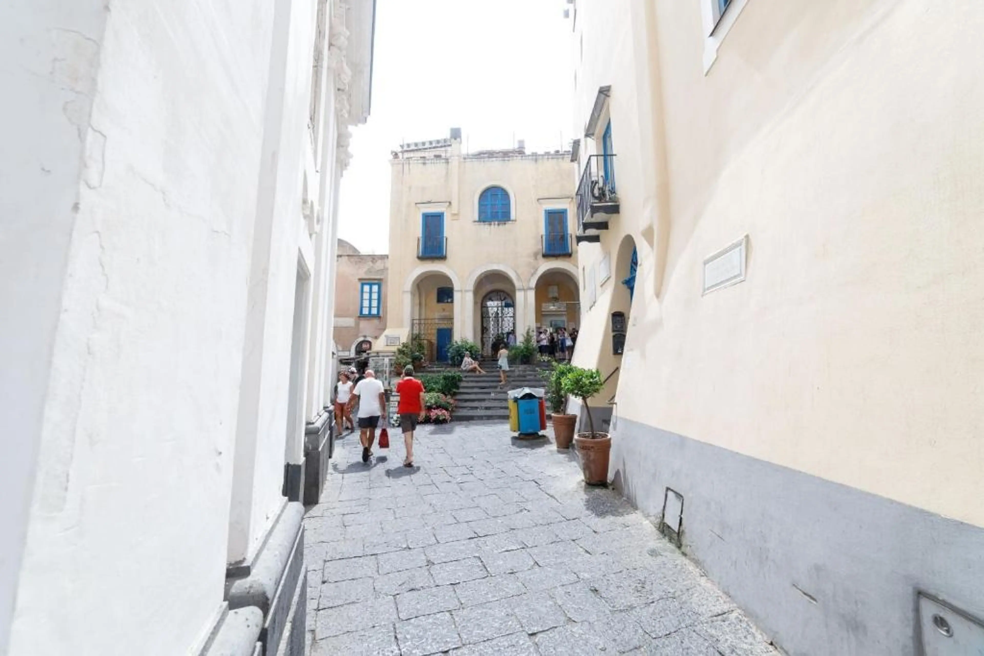 Cozy reading corner in the Qasar Suite