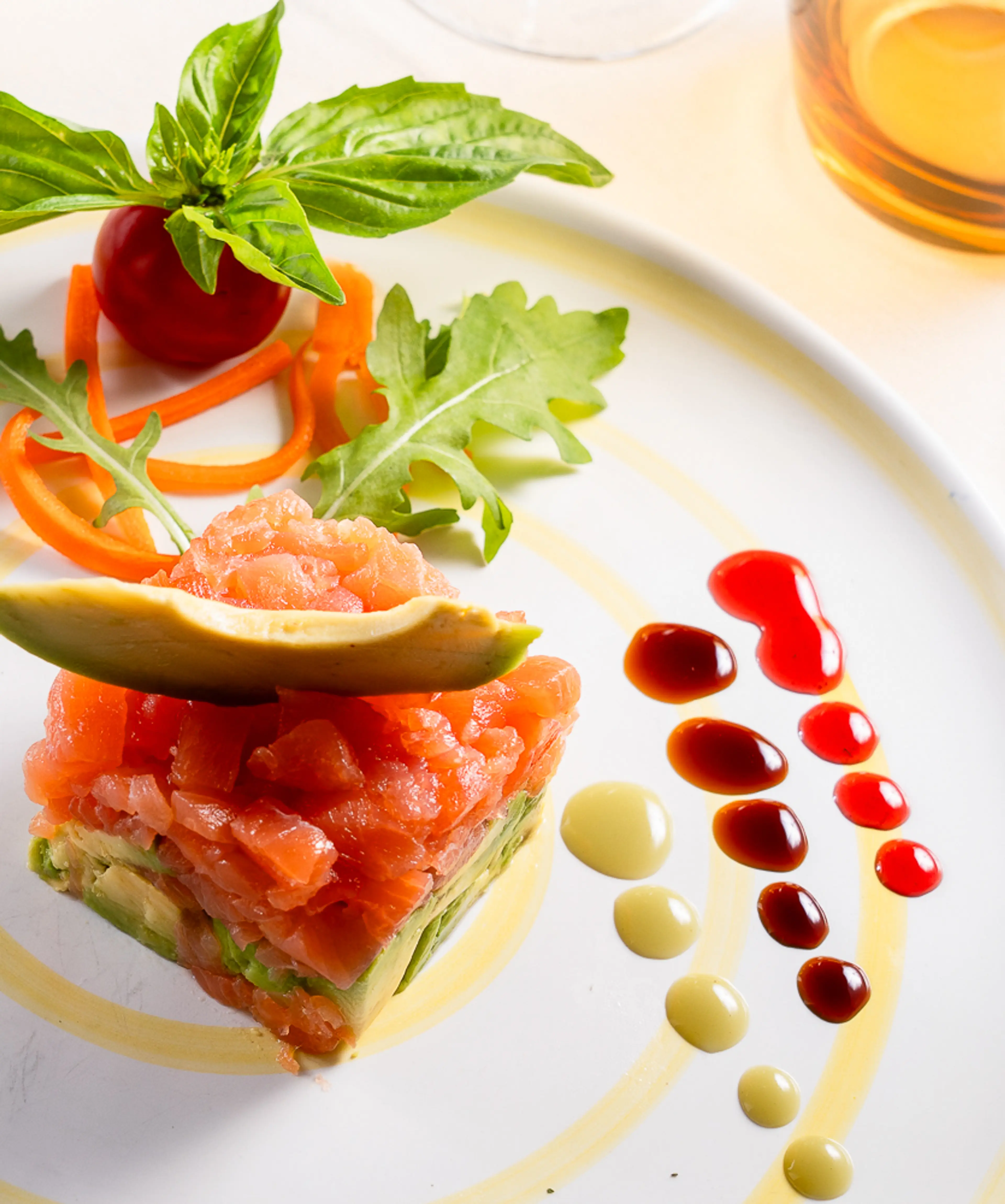 Tartare di salmone con avocado