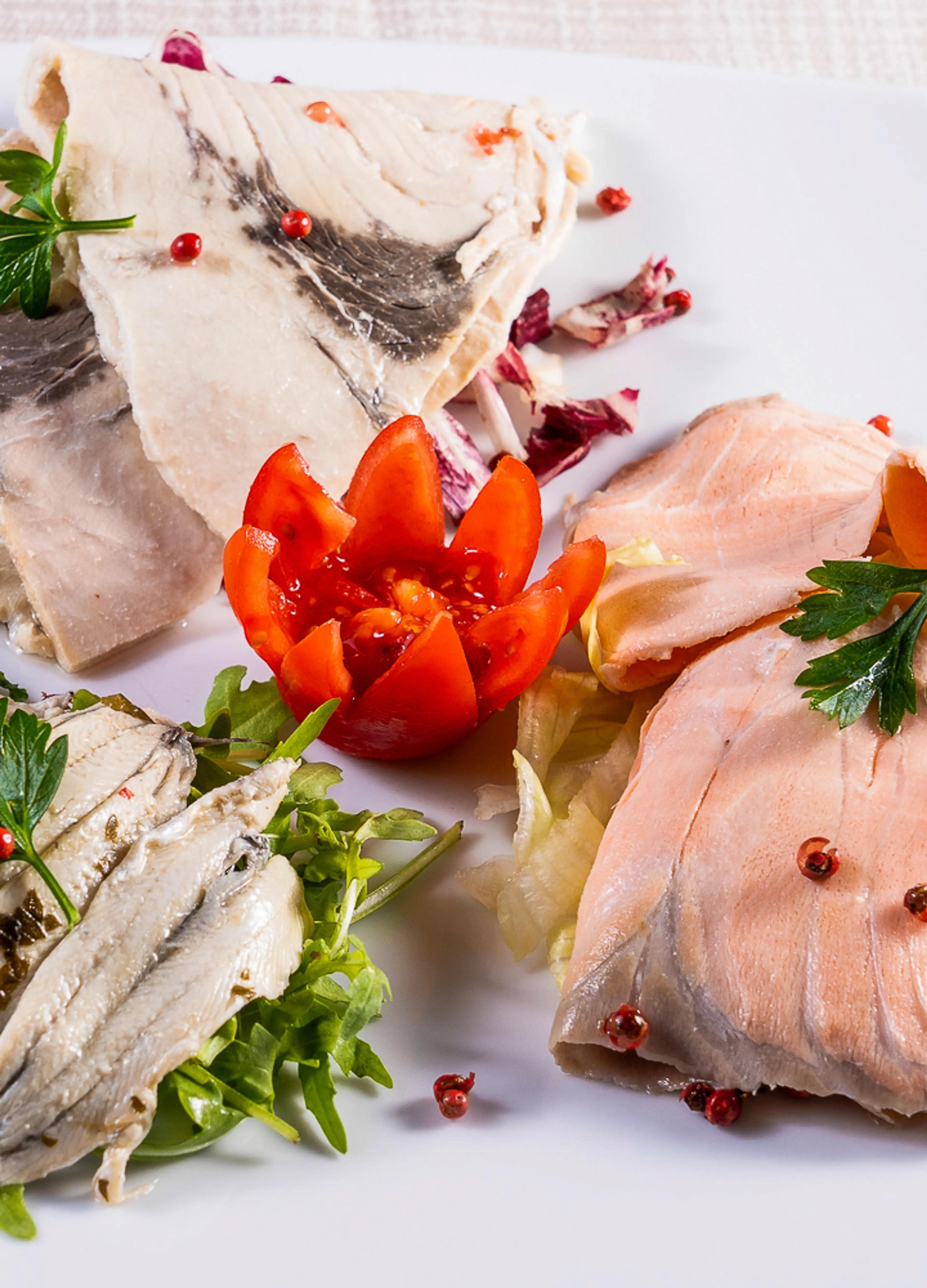 Pesce misto con verdure