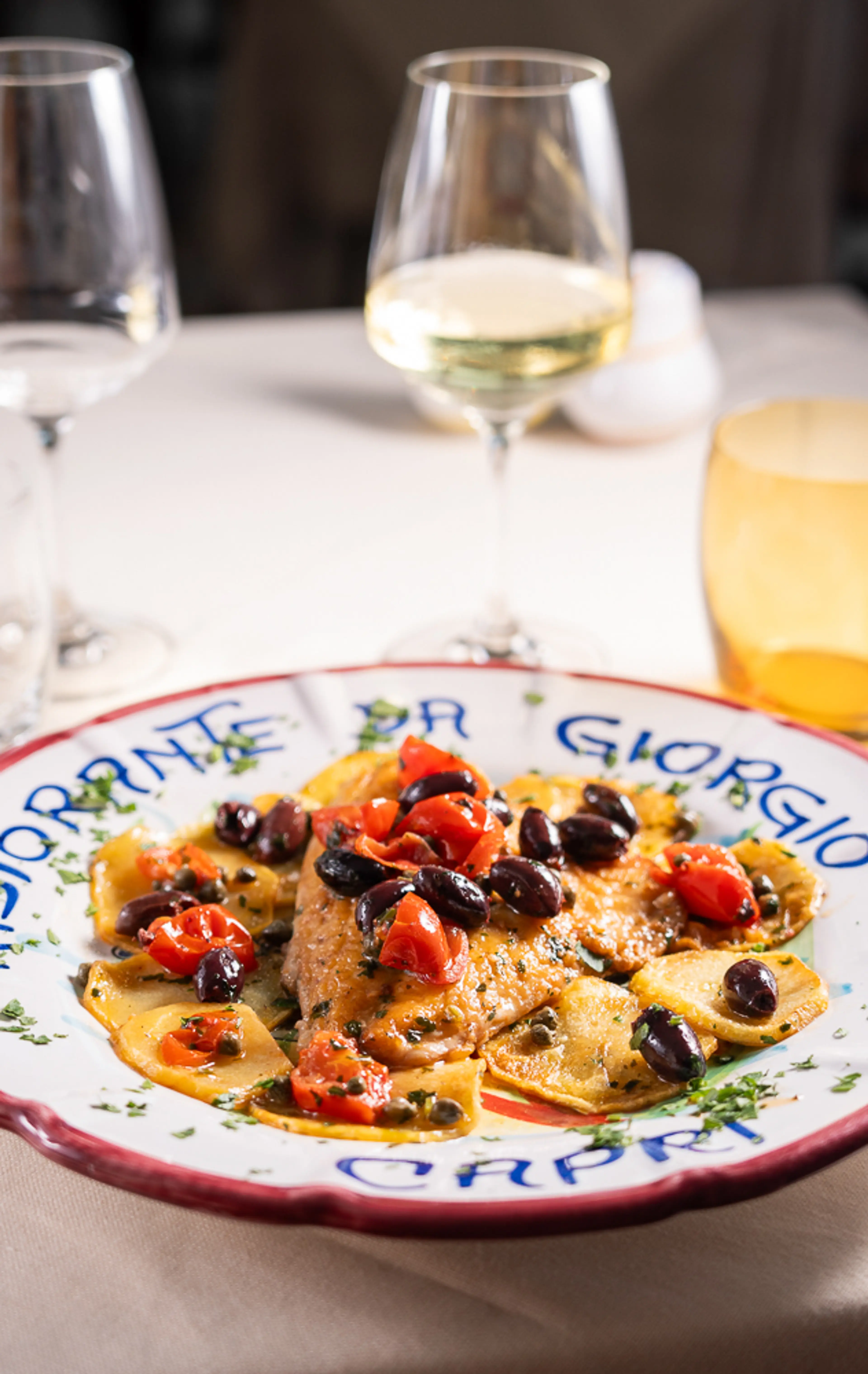 Pesce con olive e capperi