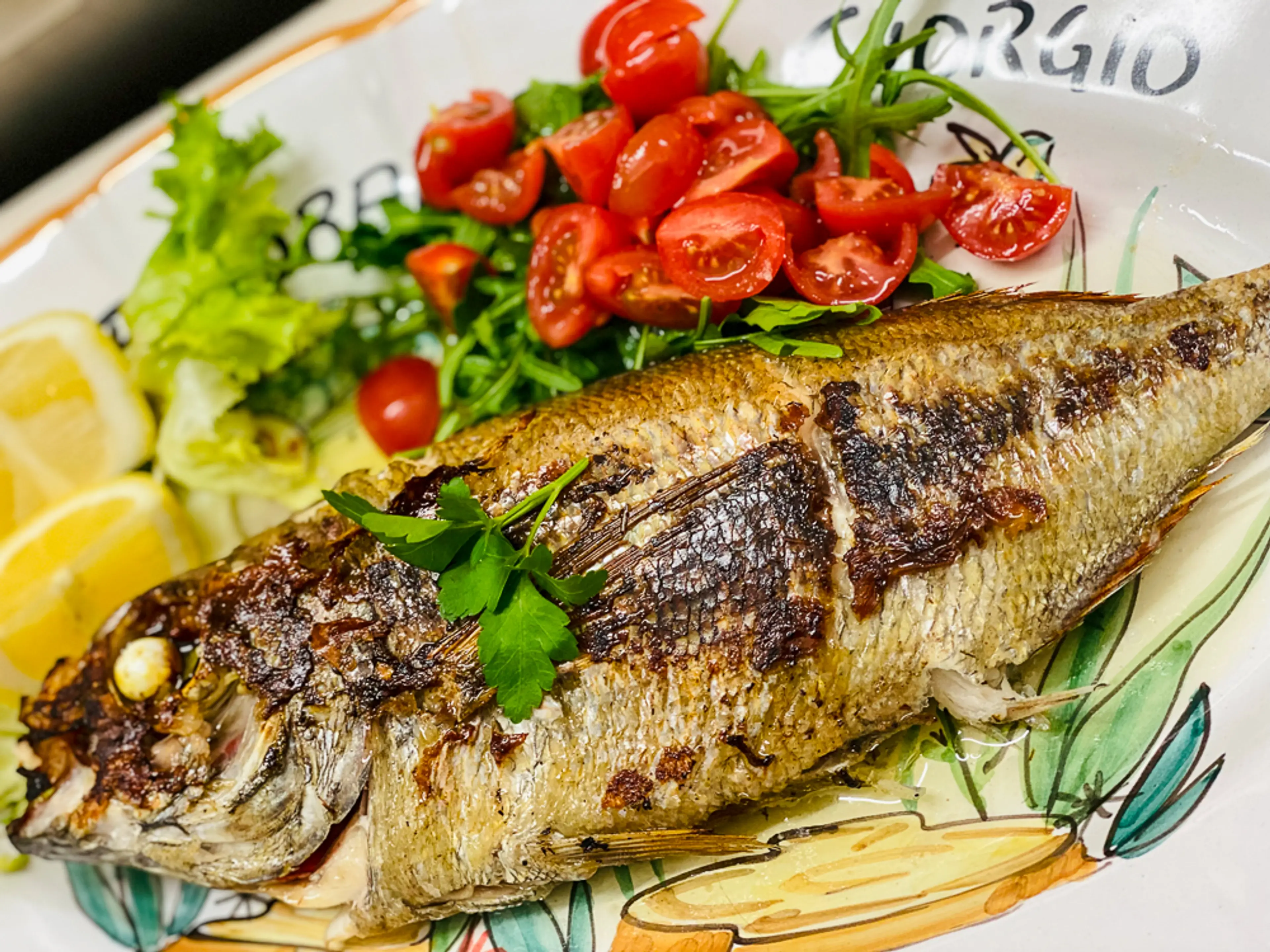 Spigola al forno con pomodorini