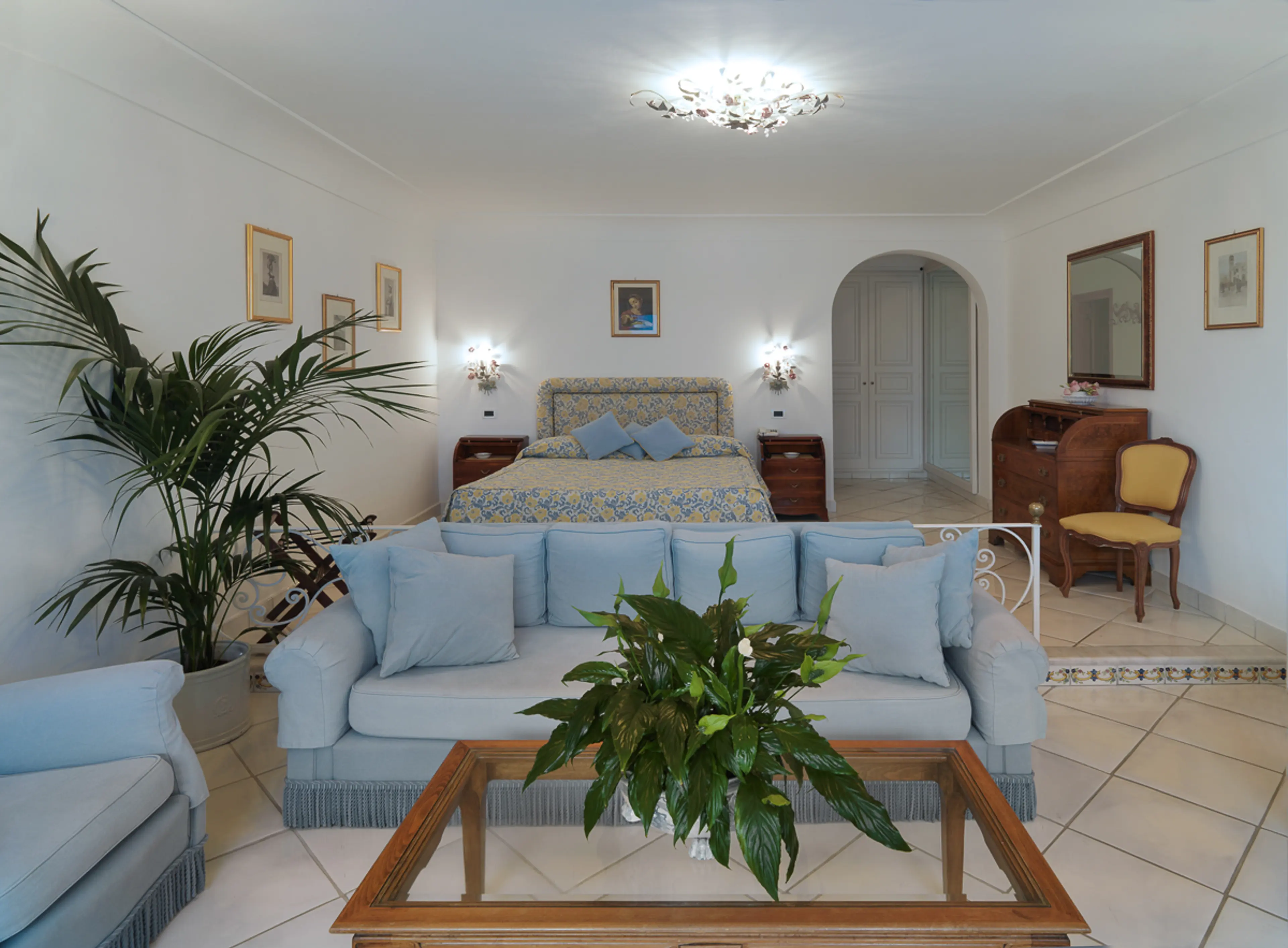 Deluxe Junior Suite Sea View living area