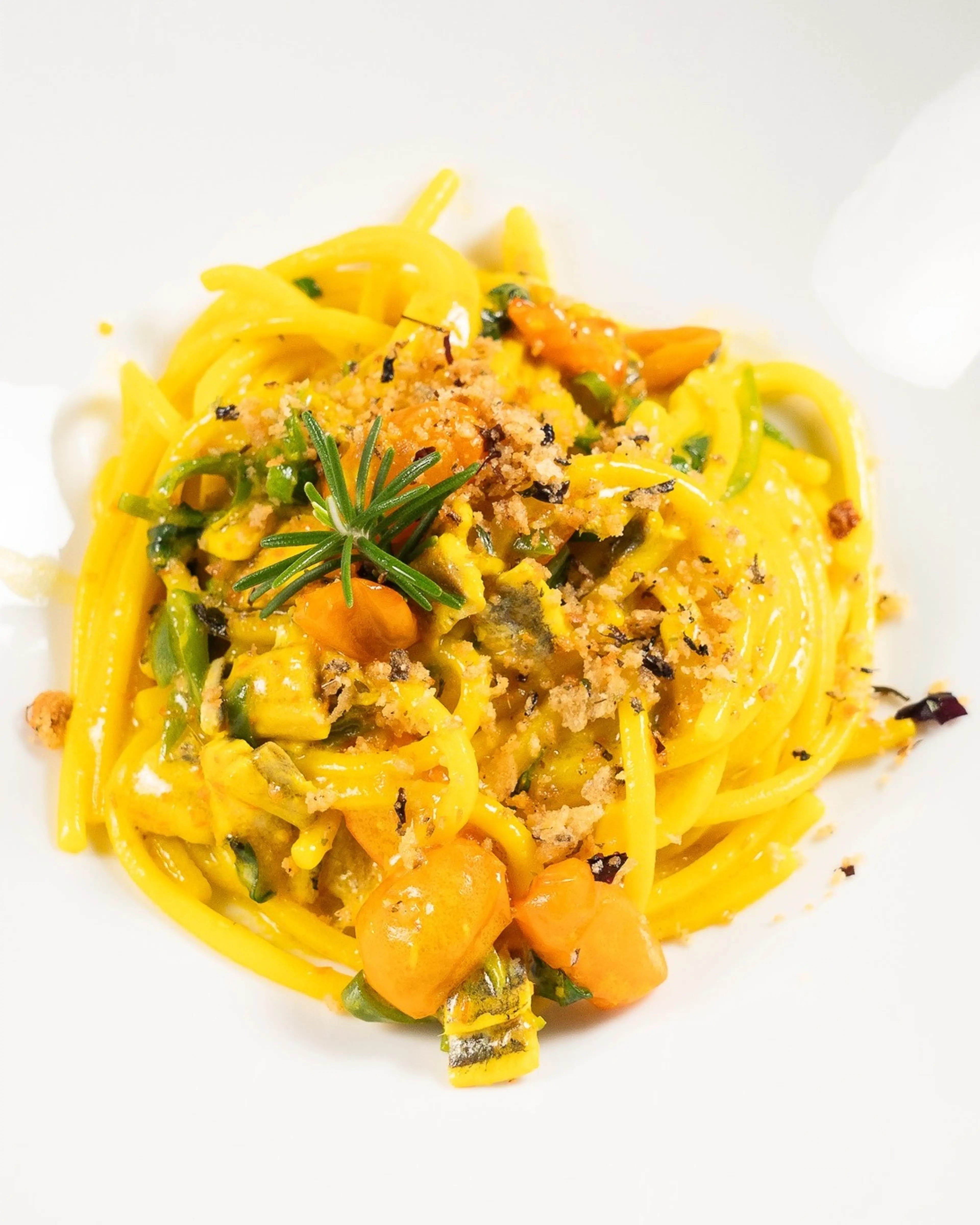 Spaghetti with seafood and crispy breadcrumbs