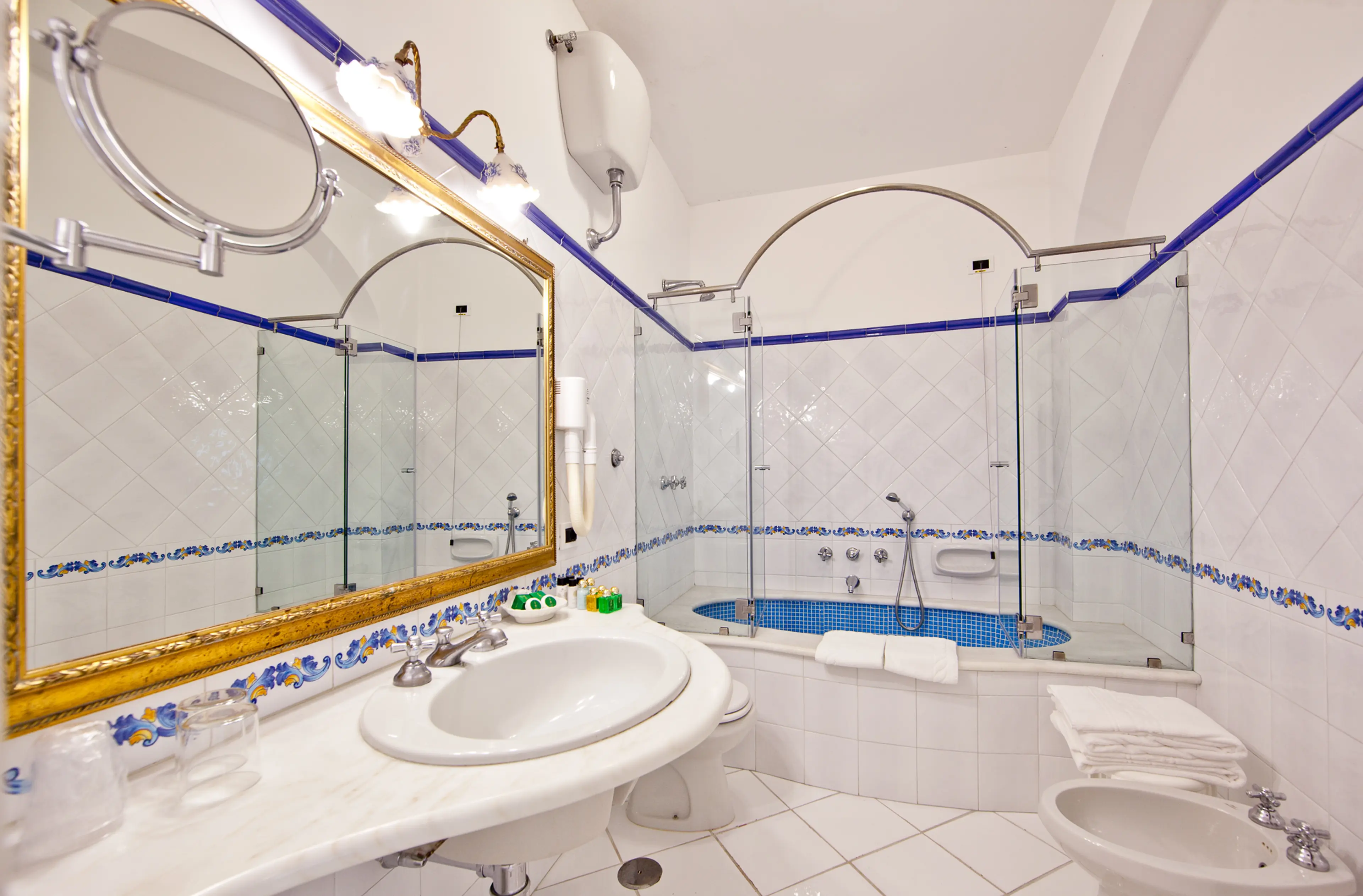 Bathroom with blue Capri majolica