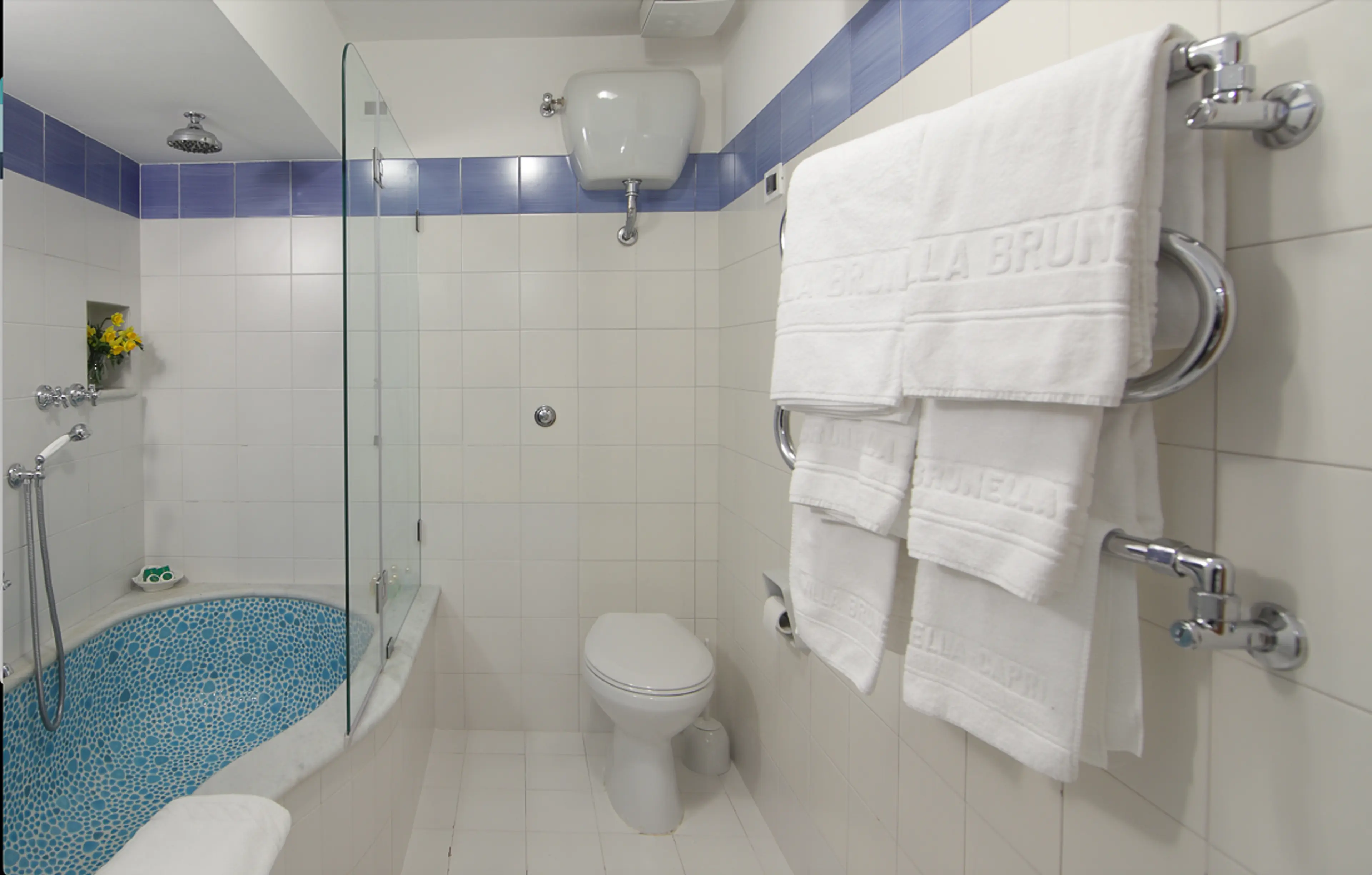 Lateral-facing bathroom
