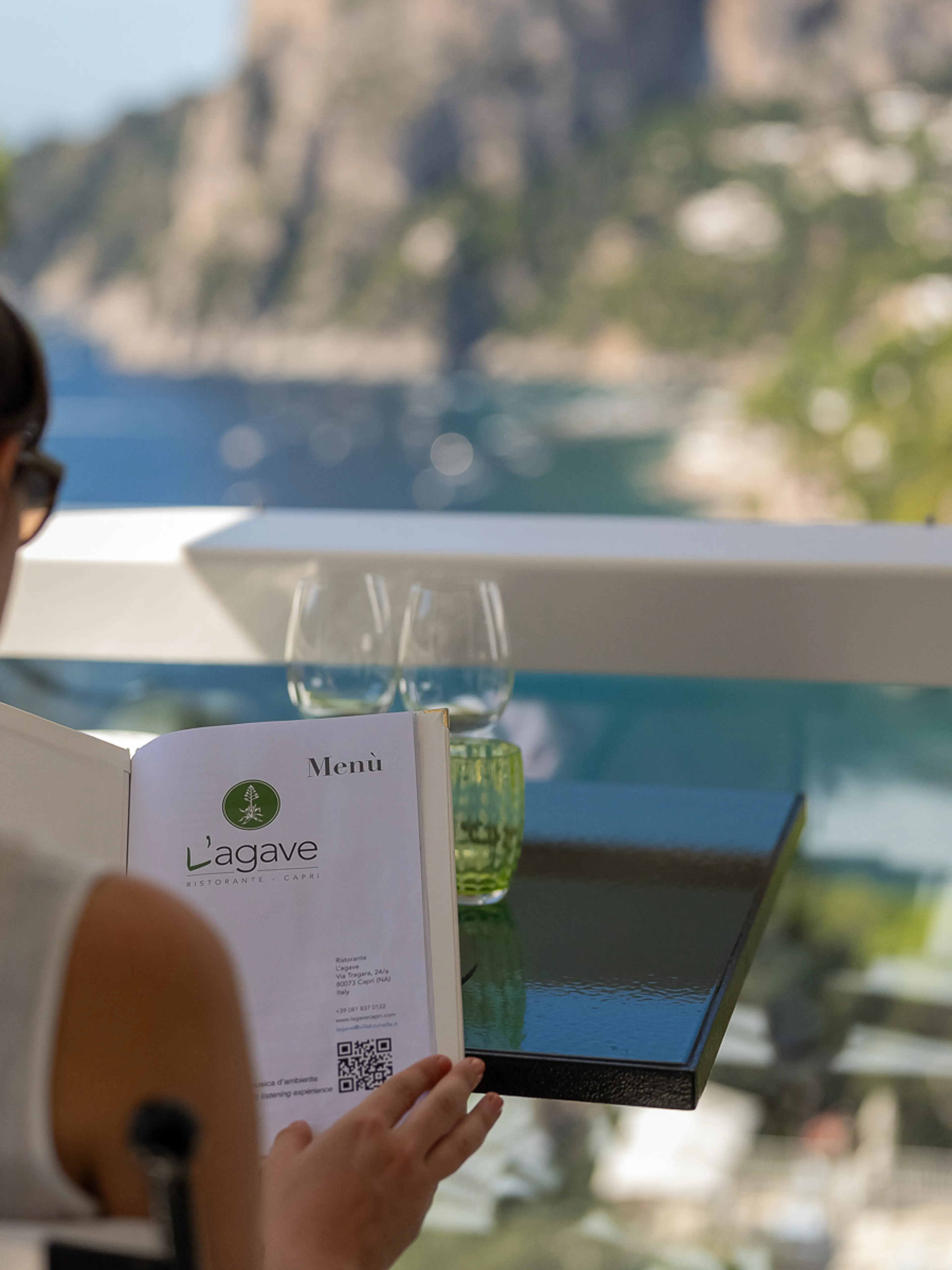 L'Agave menu read on the terrace