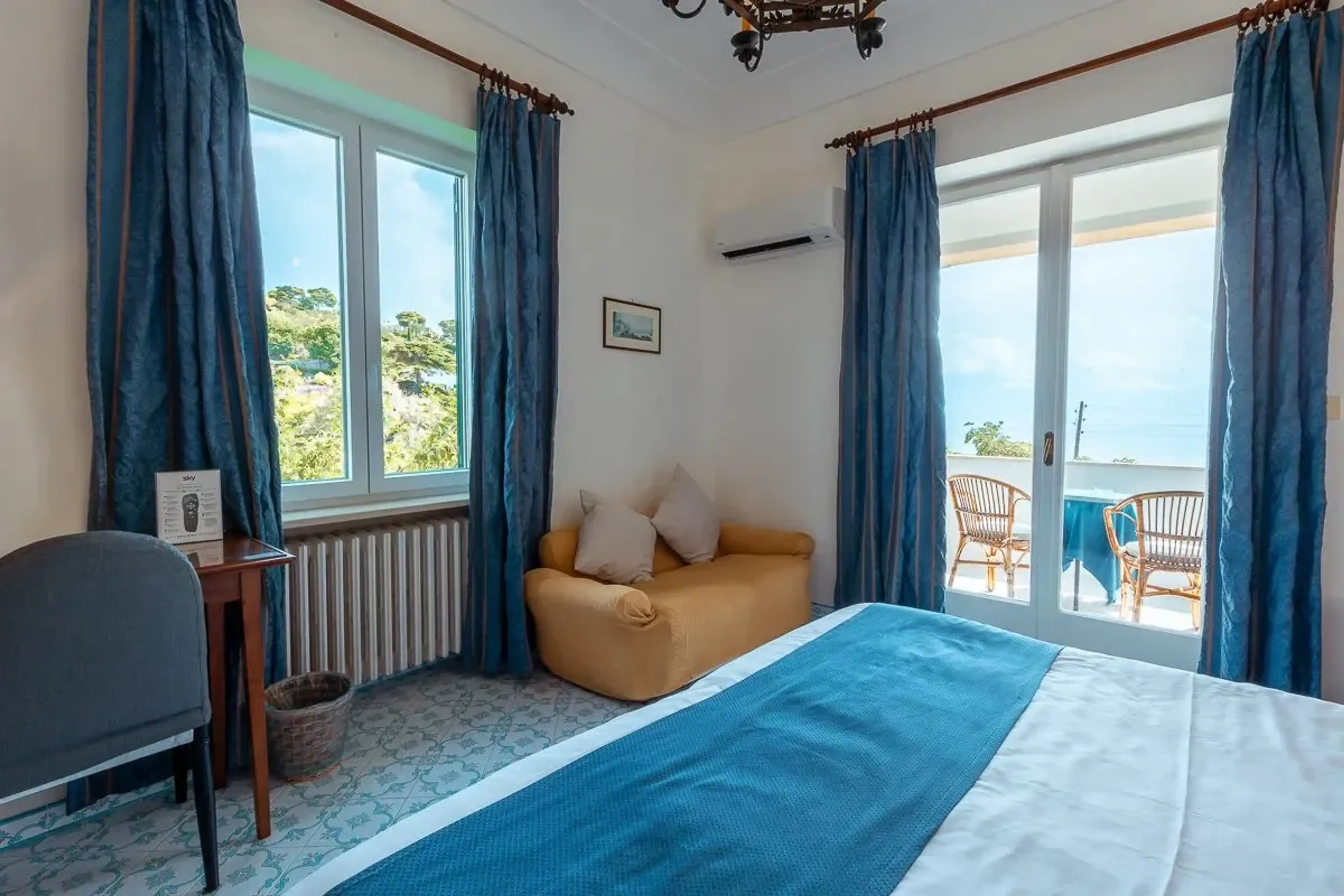 Room with balcony - Villa Sarah Capri