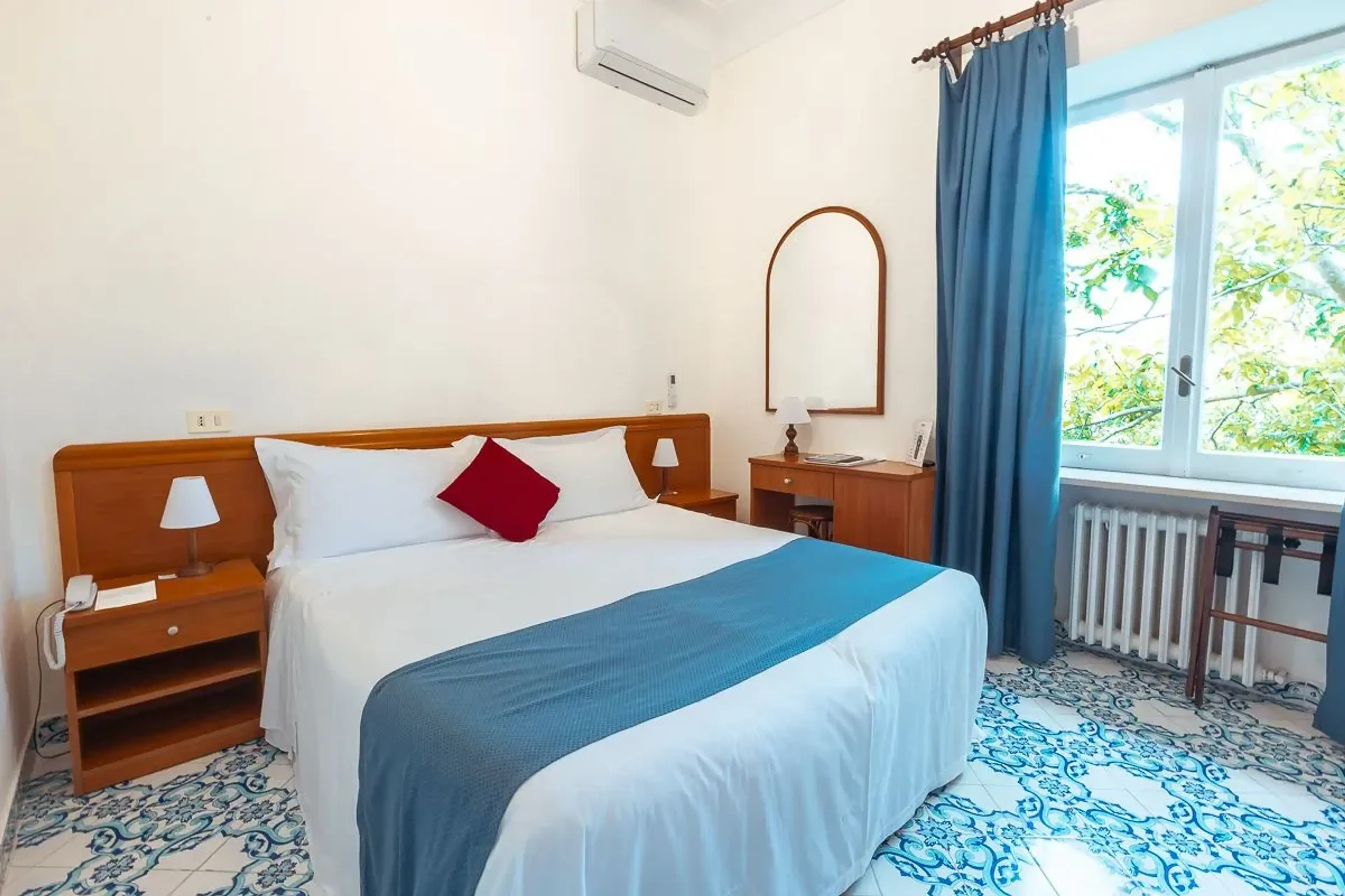 Room with garden view - Villa Sarah Capri