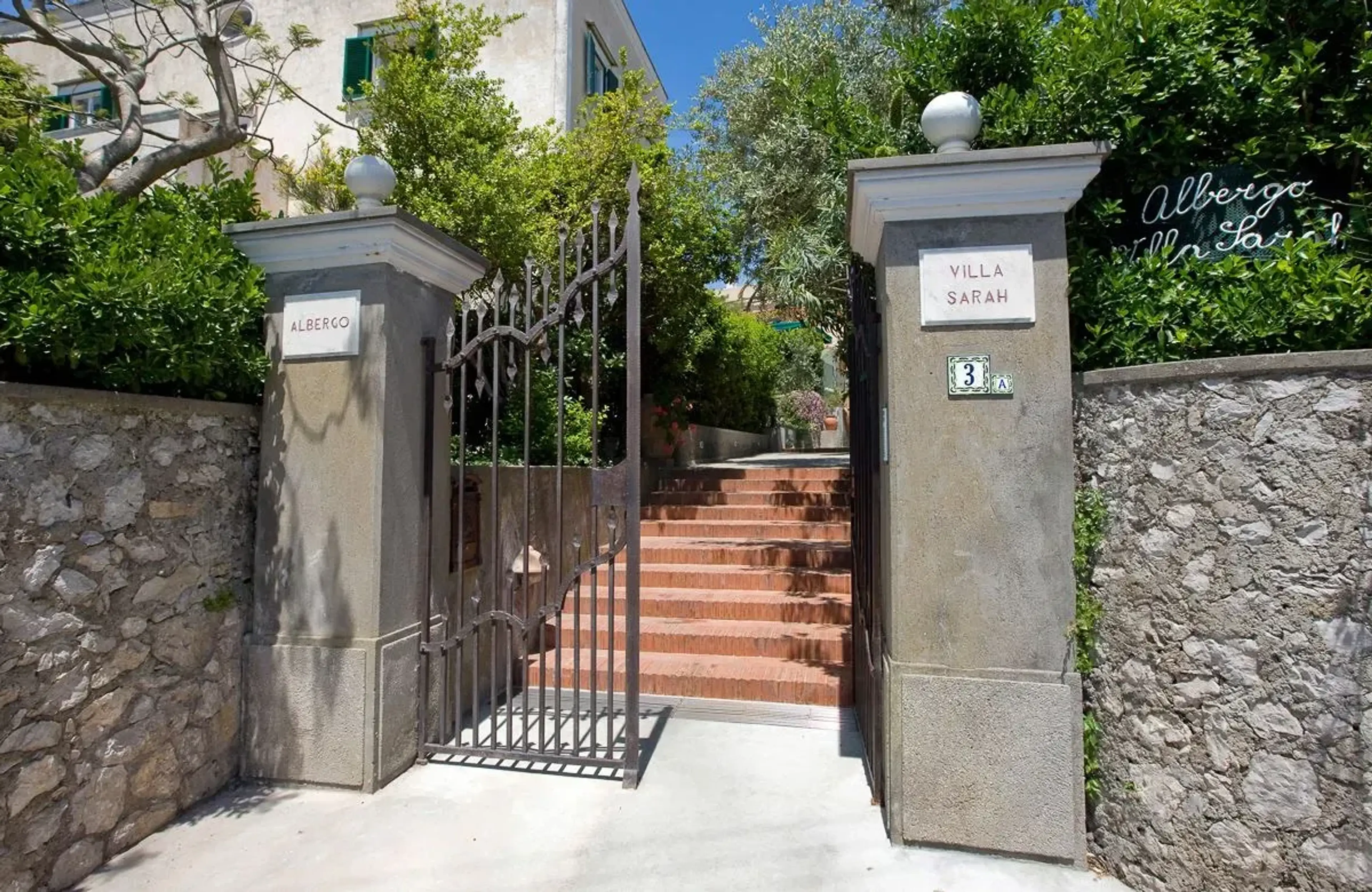 Entrance with staircase - Villa Sarah Capri