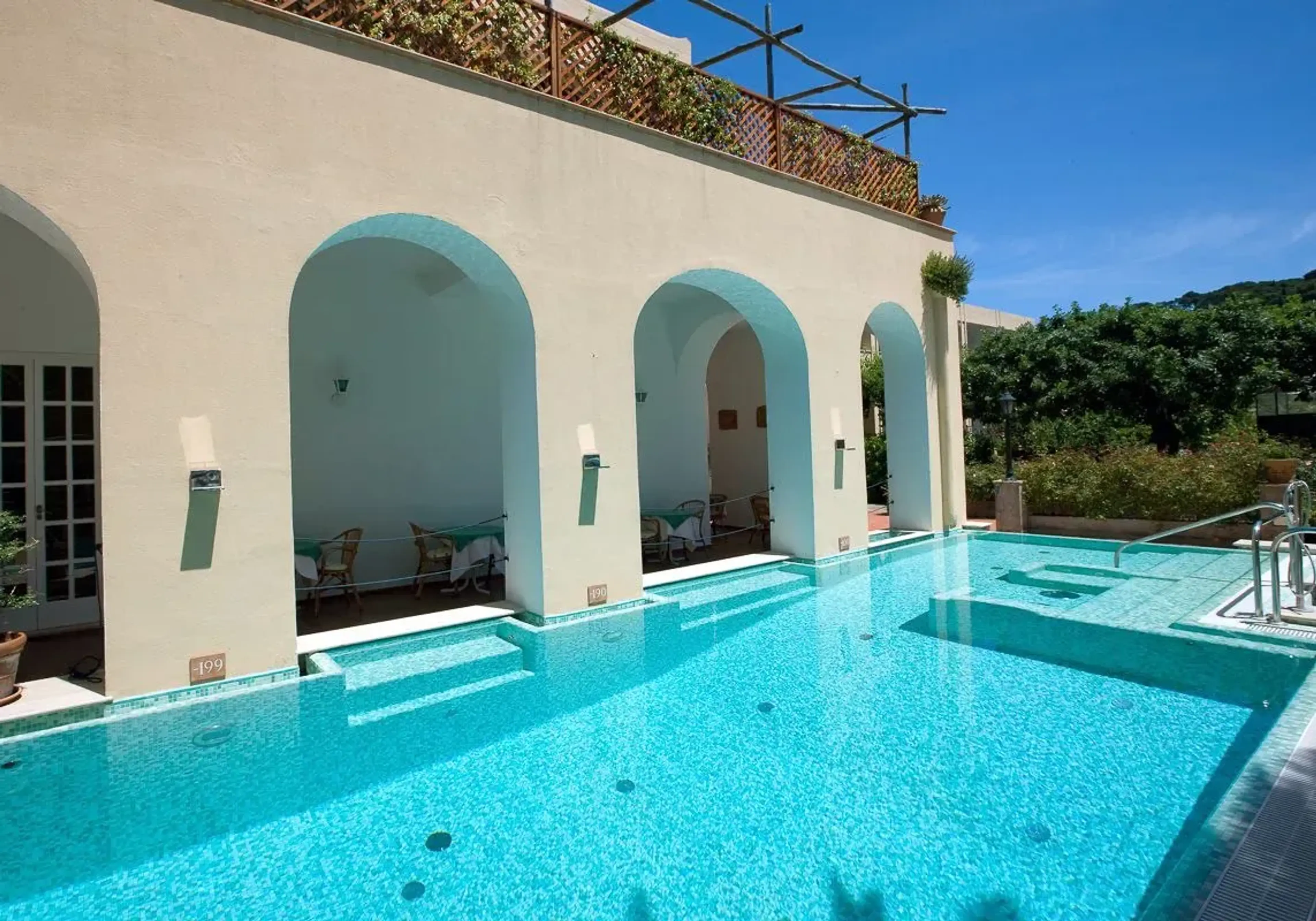 Pool with arches - Villa Sarah Capri