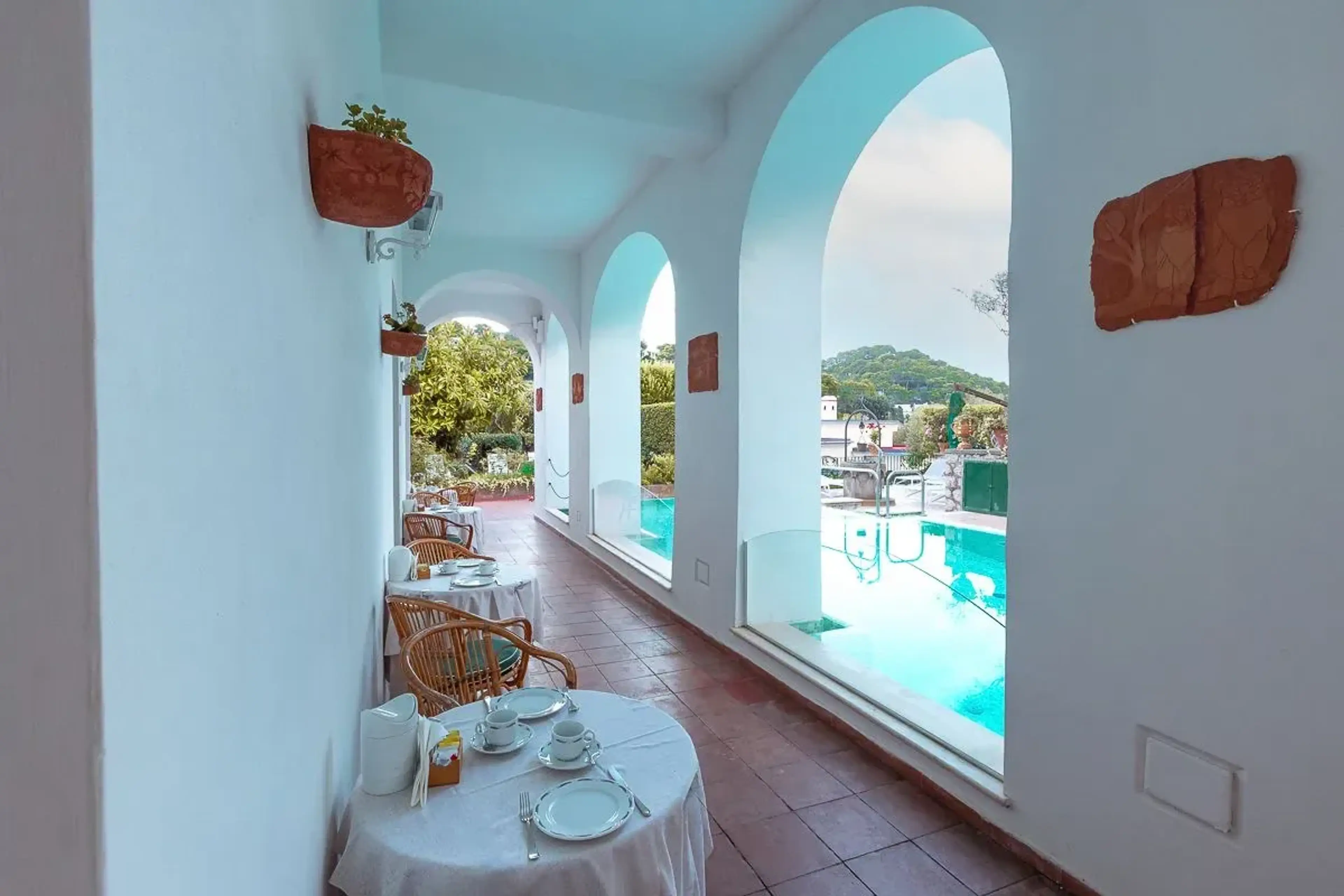 Breakfast overlooking pool - Villa Sarah Capri